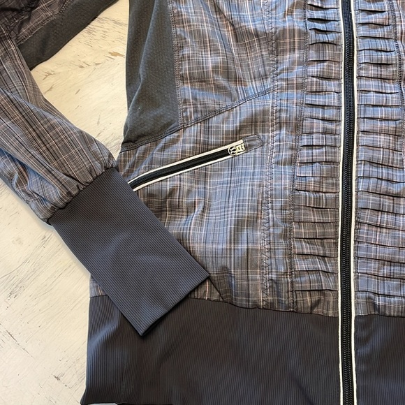 Lululemon Run Back on Track Jacket - Picture 6 of 12